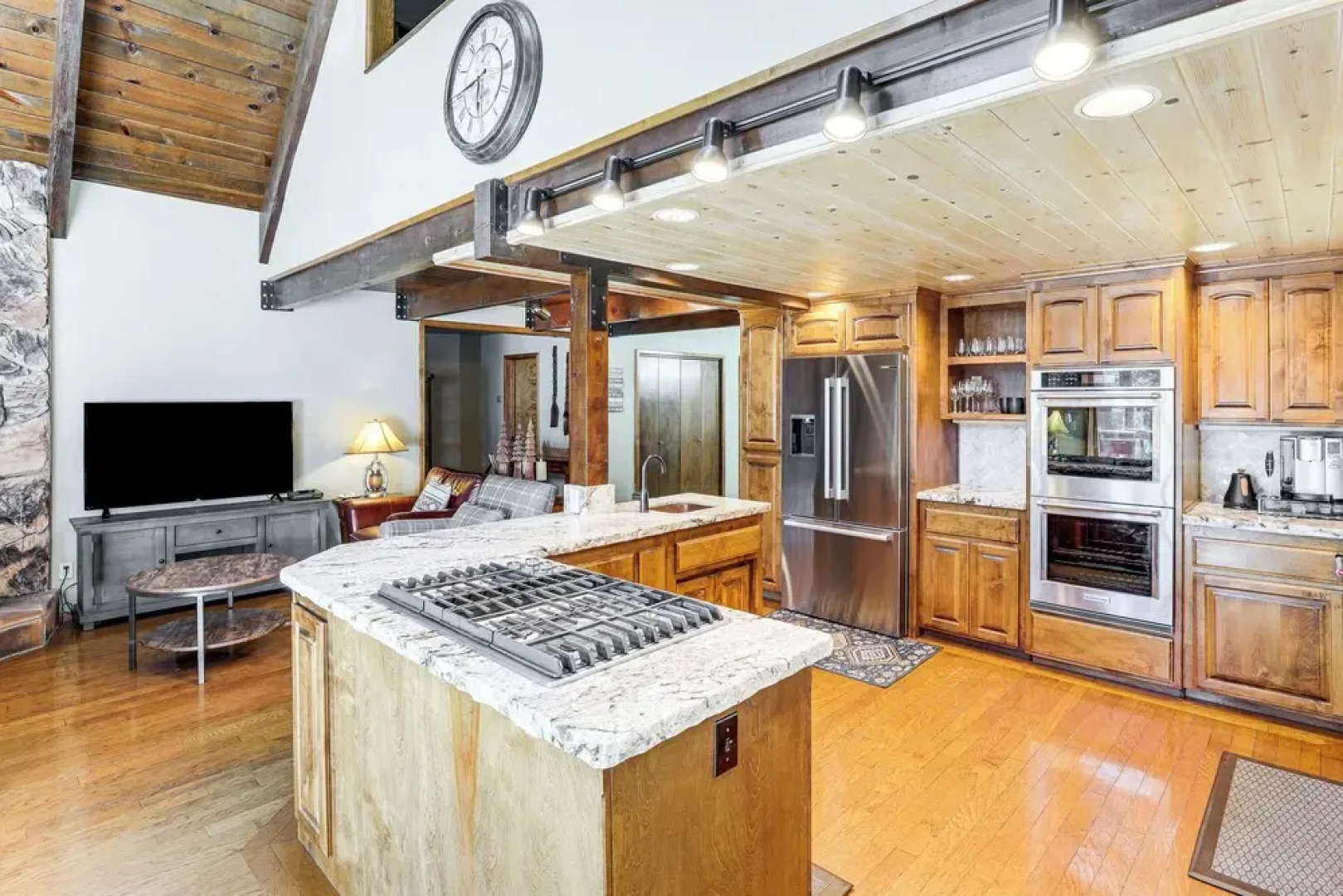 Spacious Retreat w/ Backyard: 1 Mi to Lake Almanor