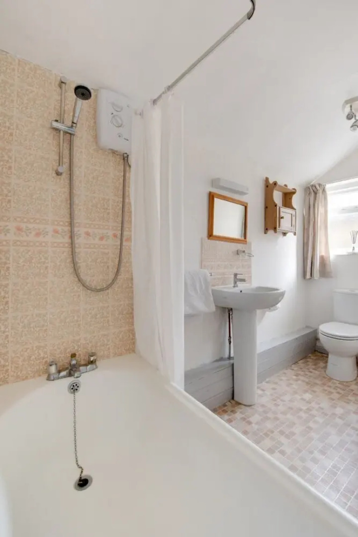 Hythe Road Slaughterford