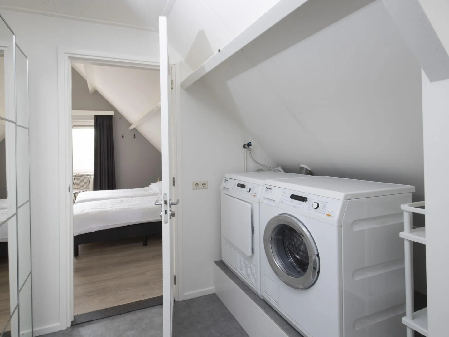 Luxury Villa With Outdoor Kitchen and Lake View