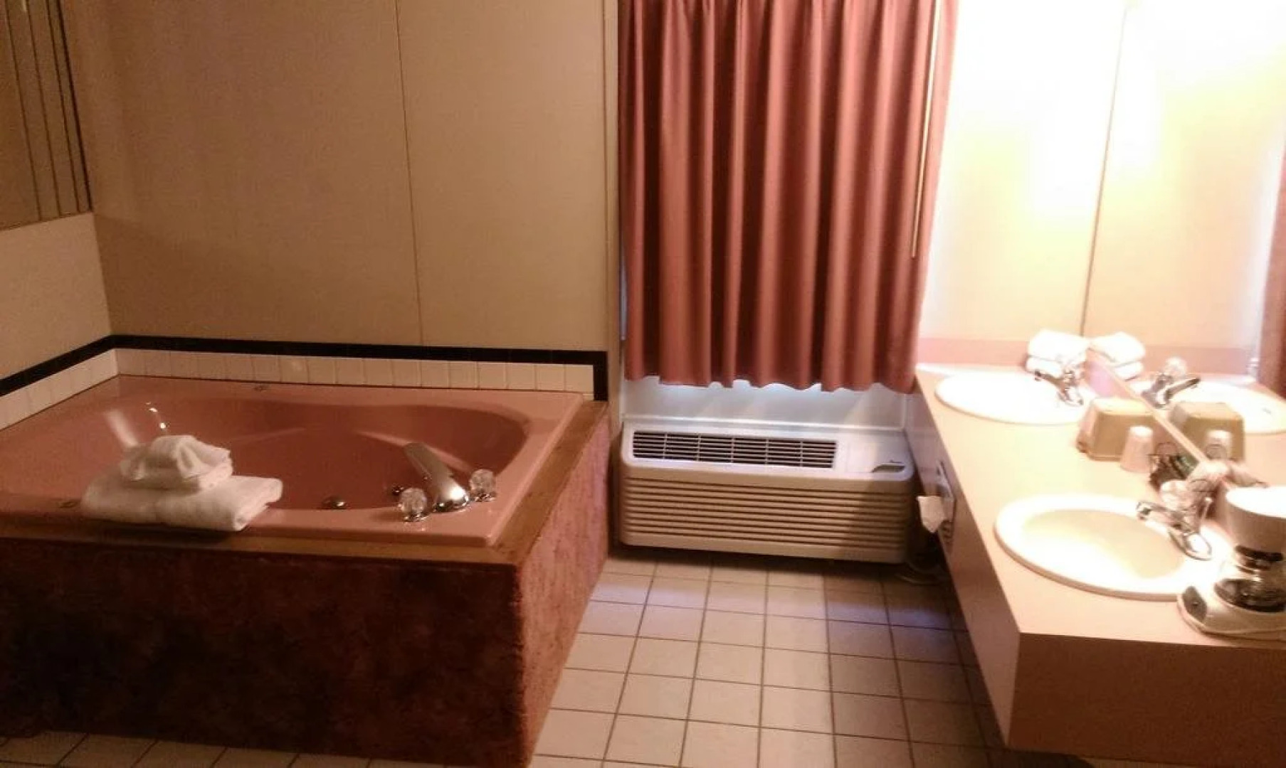 Candlewick Inn And Suites