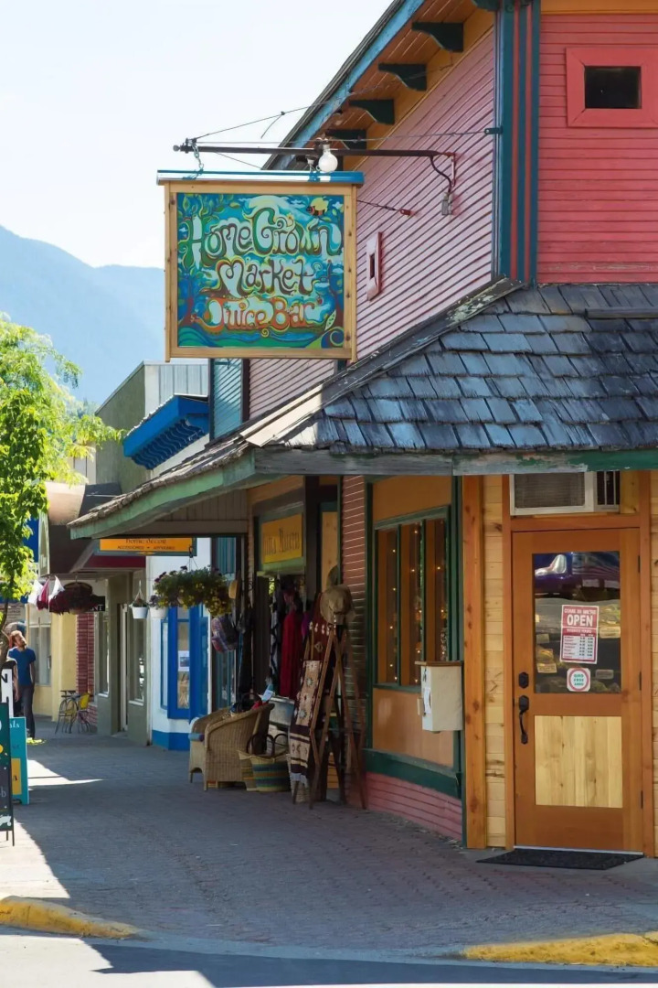 The Lodge at Arrow Lakes