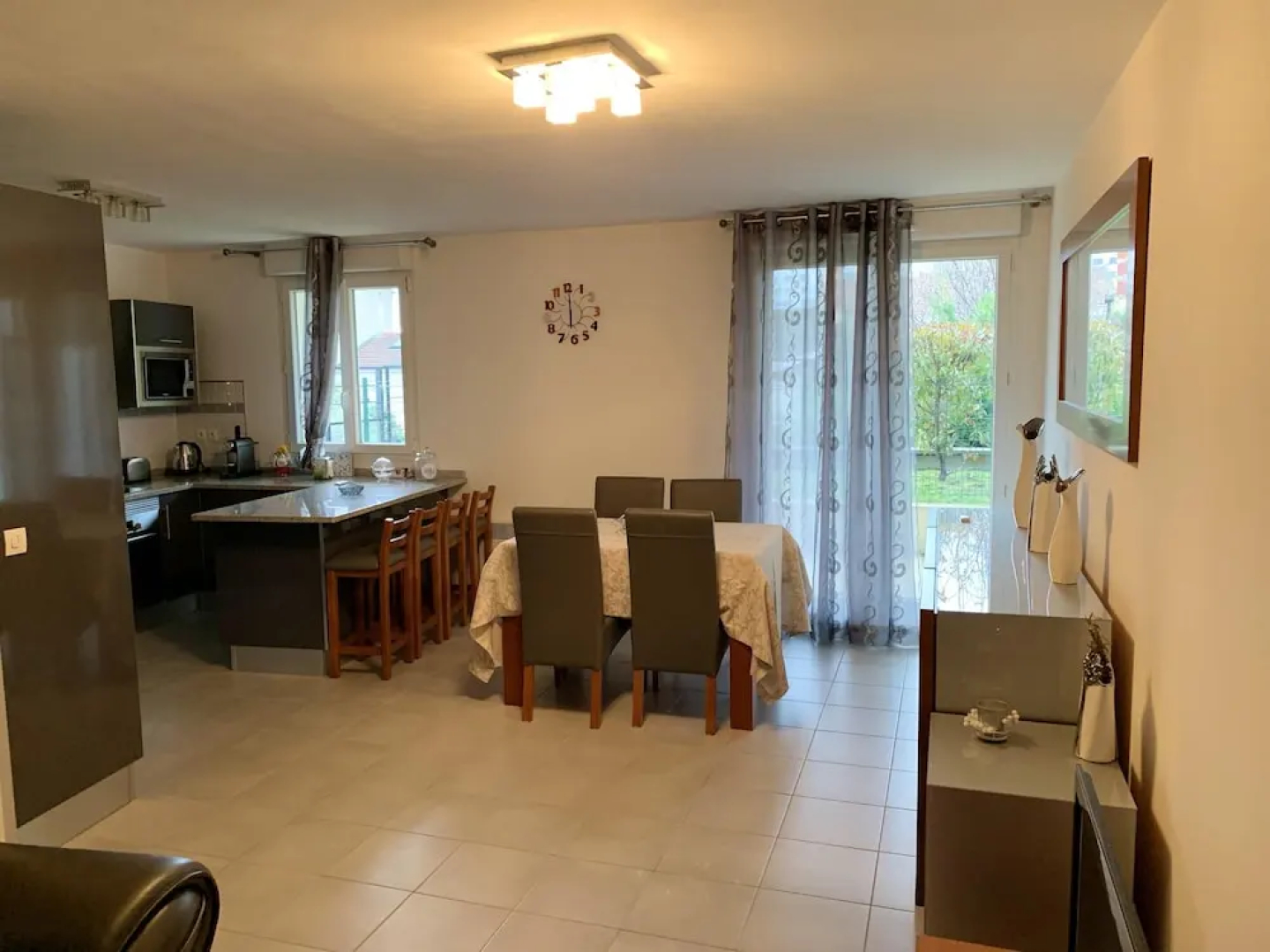 Apartment With 2 Bedrooms in Bagnolet, With Terrace and Wifi