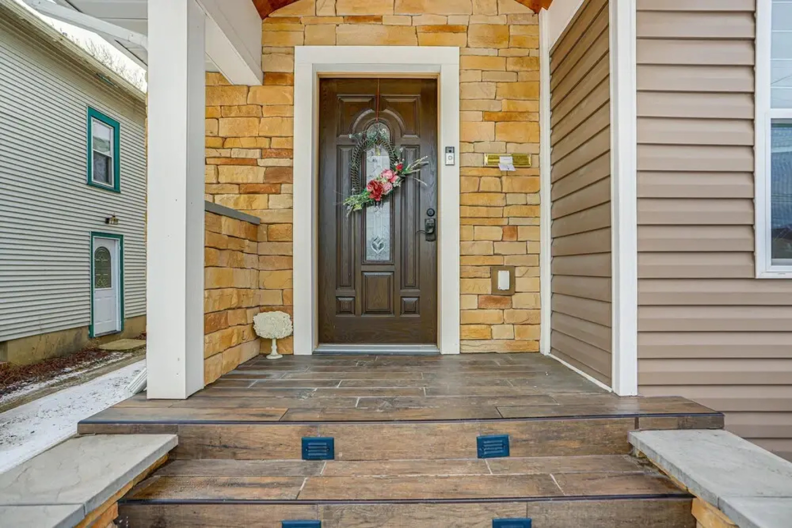 Warm & Cozy Mansfield Home: Deck, Gas Fire Table!
