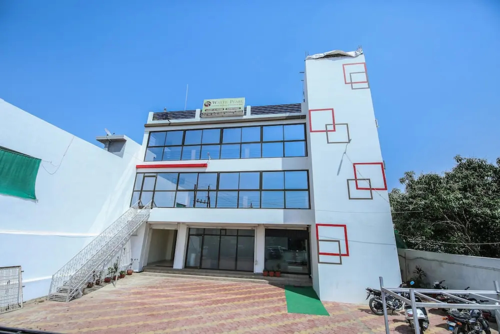 OYO 3603 White Pearl Hotel