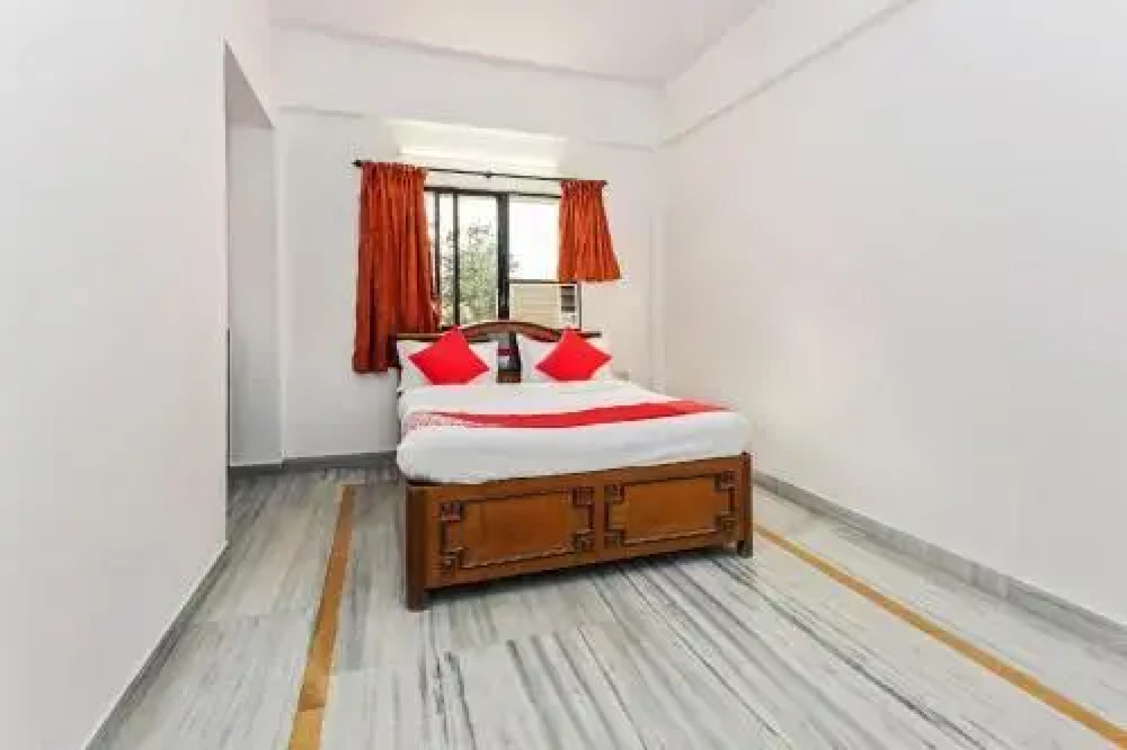 Oyo 24889 Prabhat Plaza