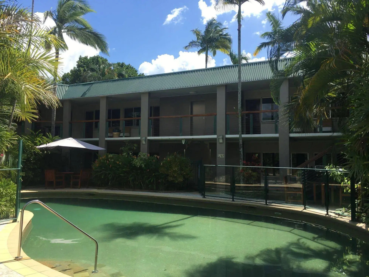 Bay Village Tropical Retreat & Apartments