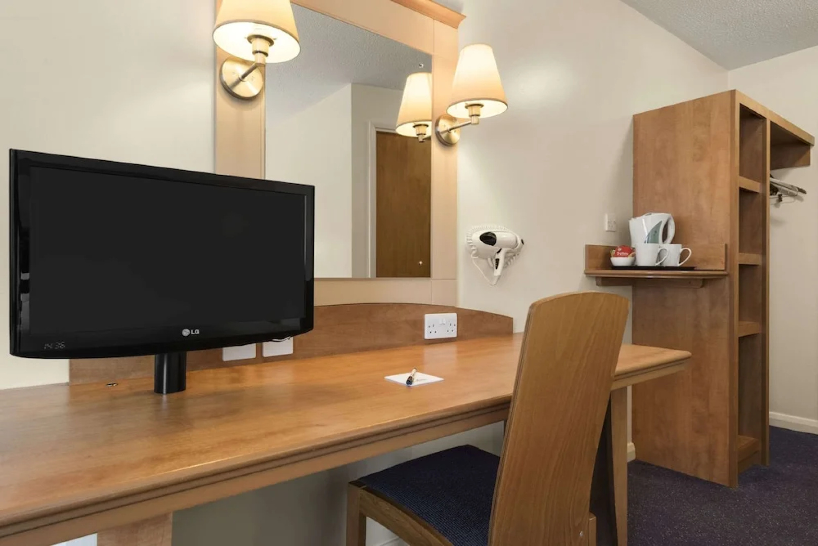 Days Inn Cannock Norton Canes M6 Toll