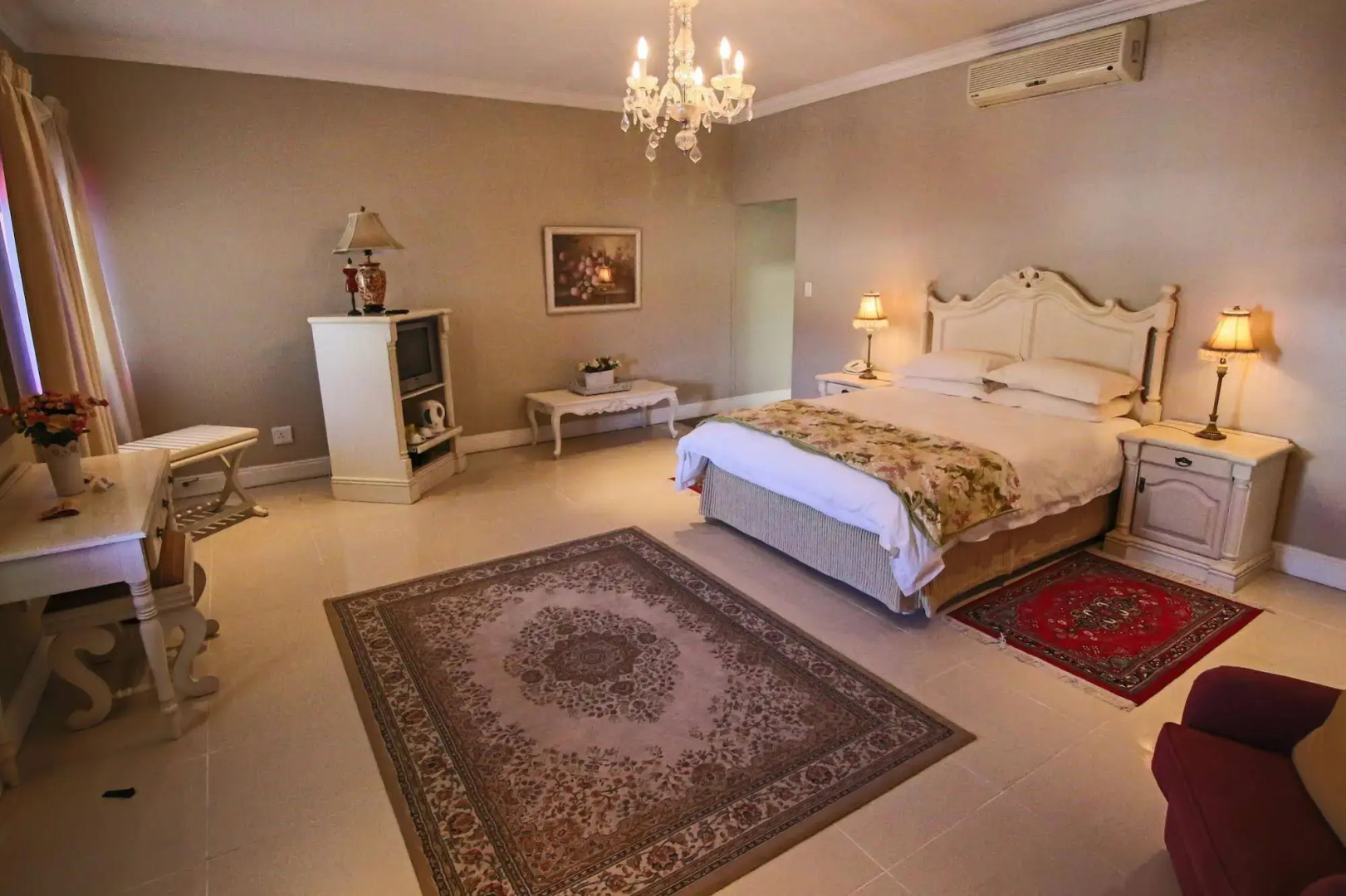 The Victorian 1906 Hotel