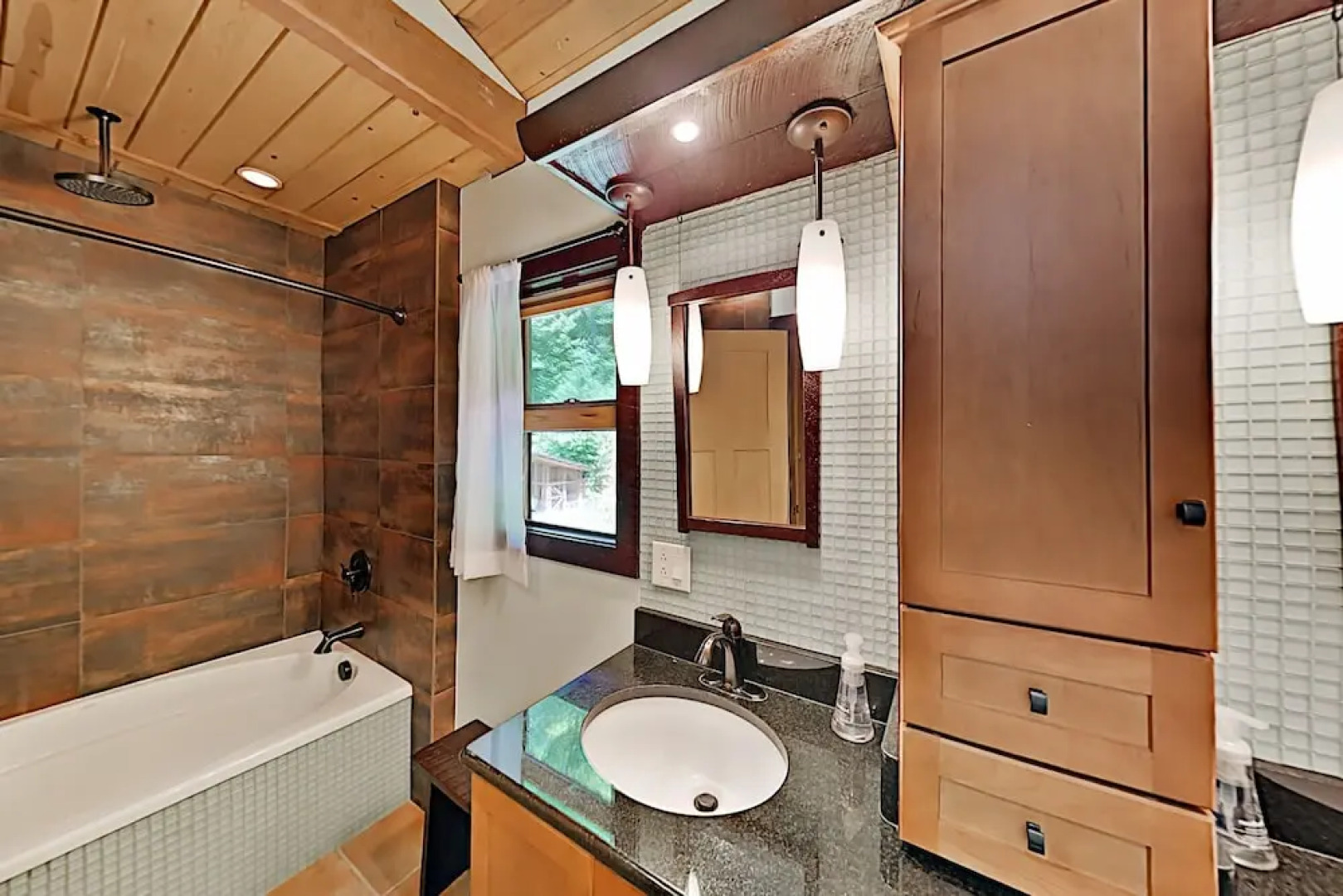 90presow 3 Bedroom Cabin