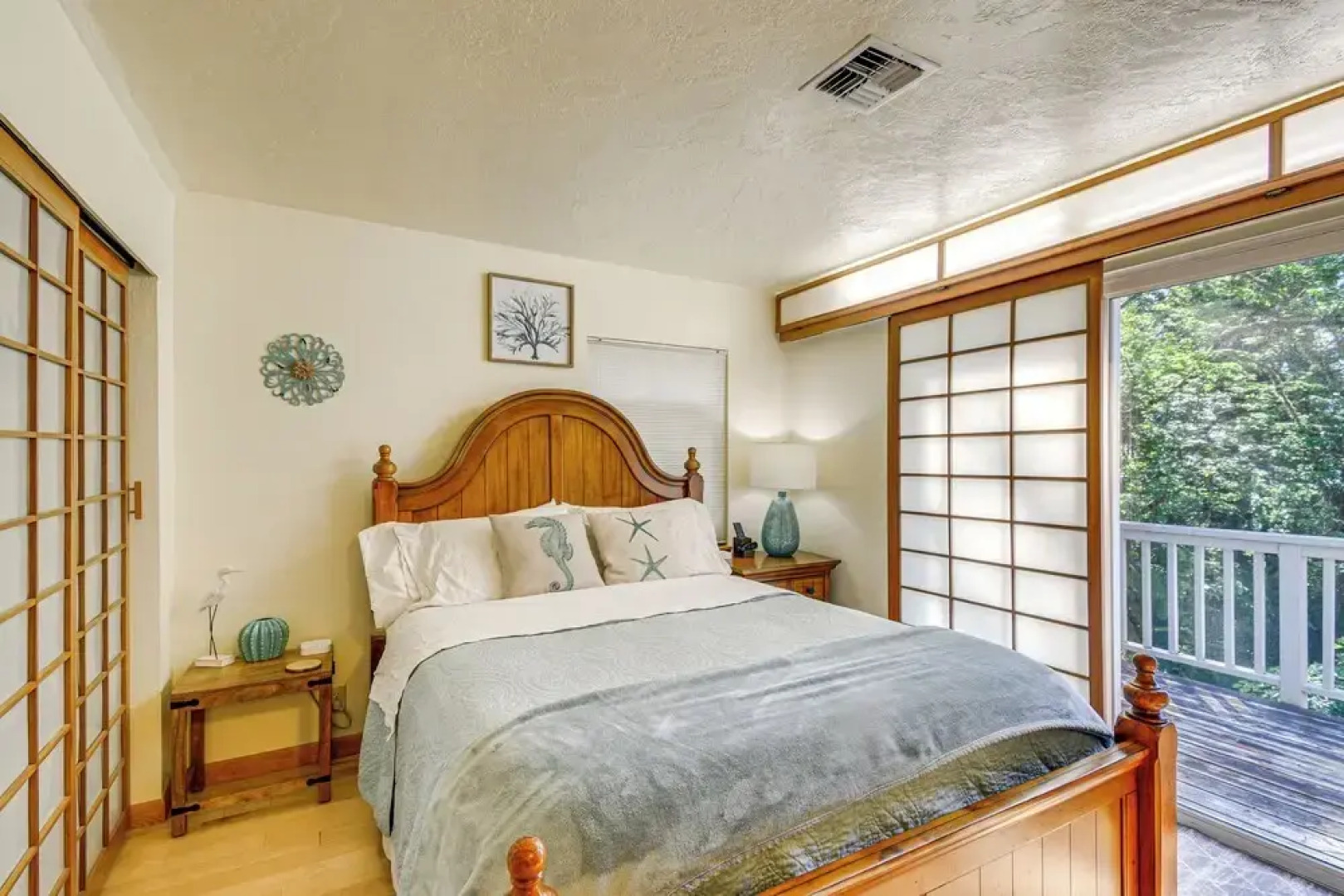 Shelton Gem w/ Kayaks: Private Beach Oyster Hunt