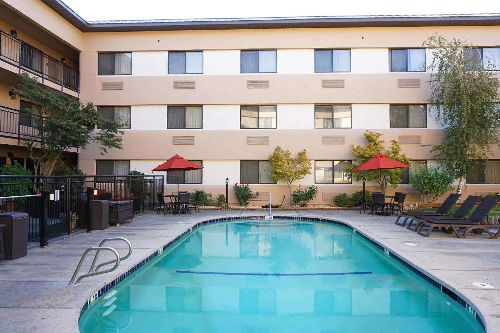 Oxford Suites Redding