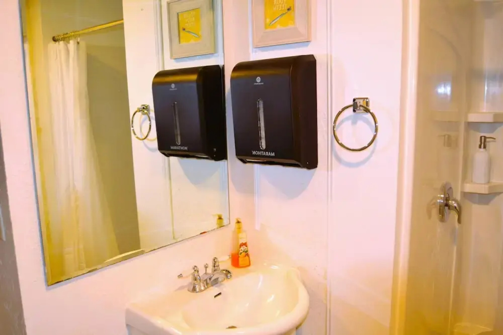 Room-cozy Nest Near UND Campus