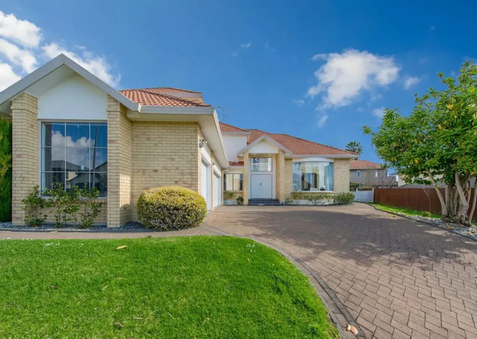 Elegant 6 Bedroom Home in East Auckland