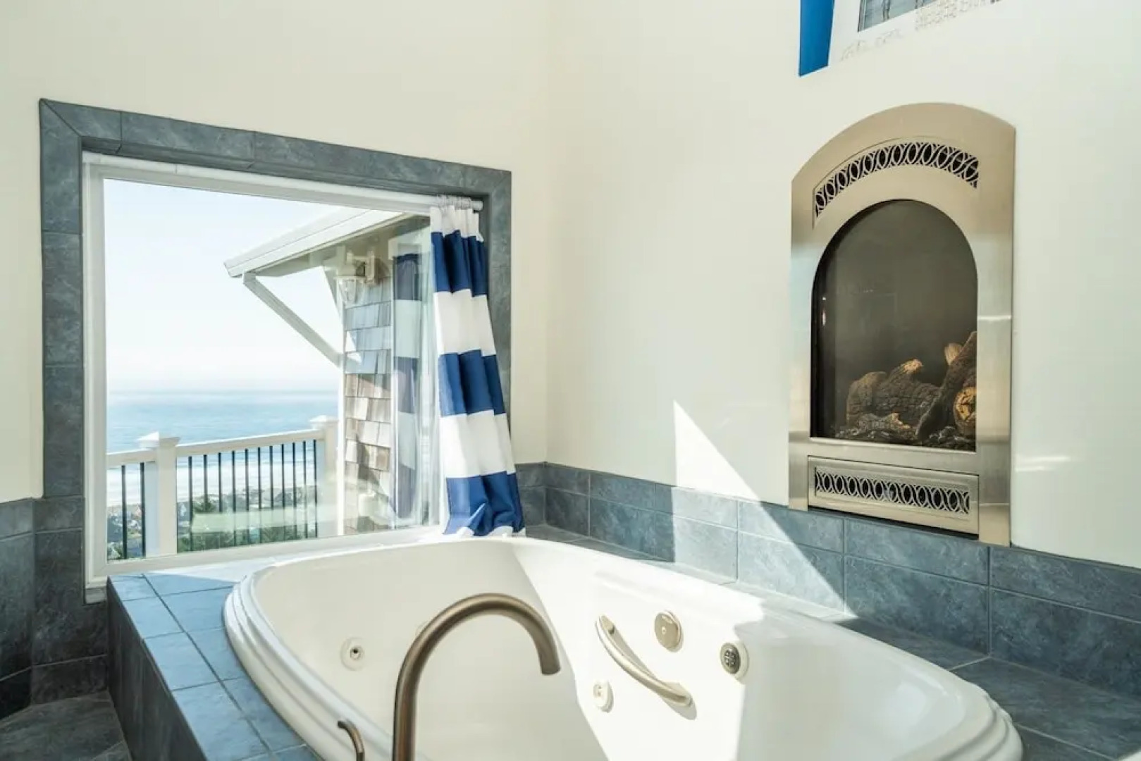 The Lighthouse 3 Br home by RedAwning