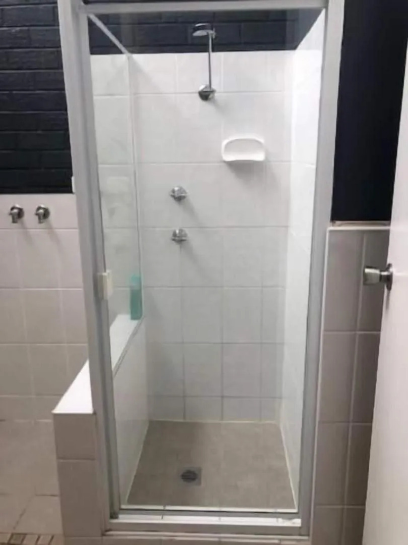 Bull 'n' Bush Hotel Motel