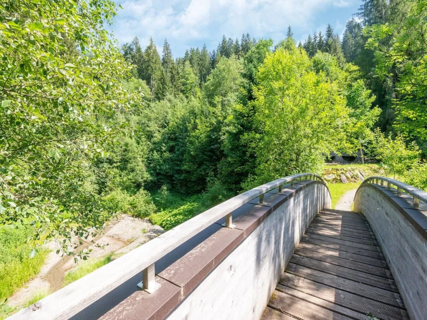 Attractive Apartment With Terrace