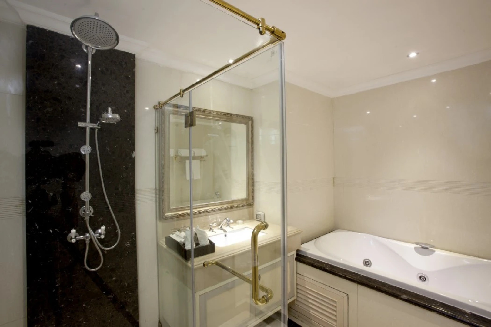 LK The Empress Pattaya