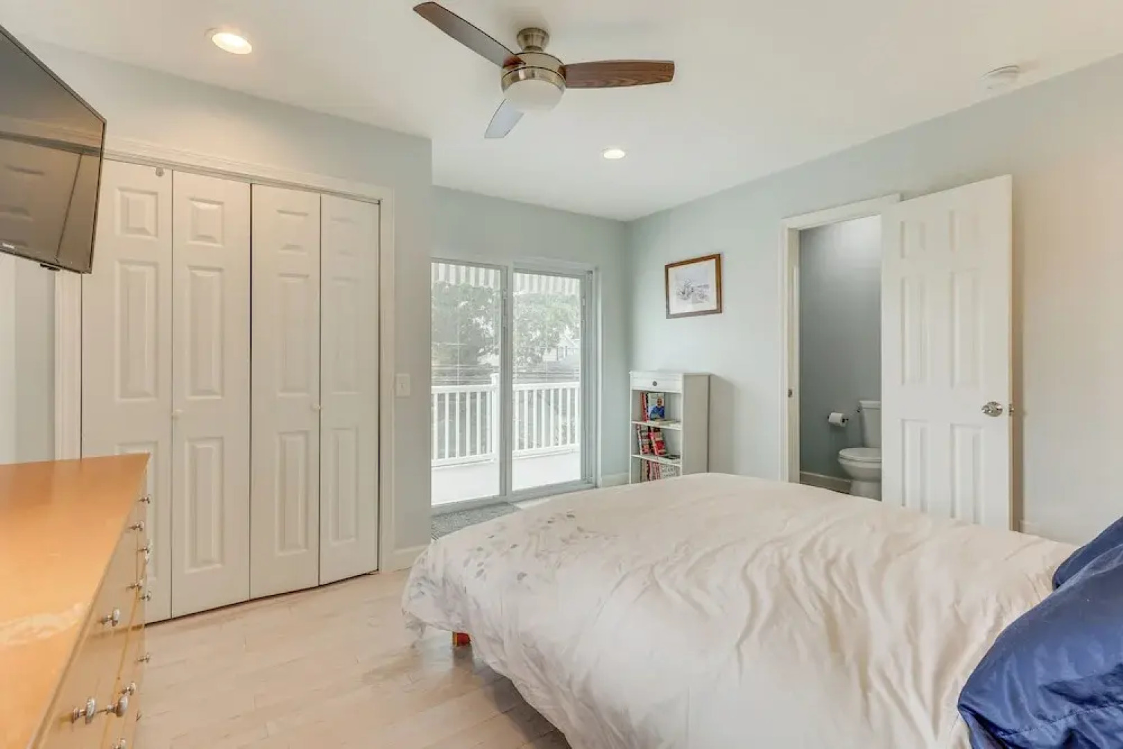 Bright Milford Beach House w/ Outdoor Shower