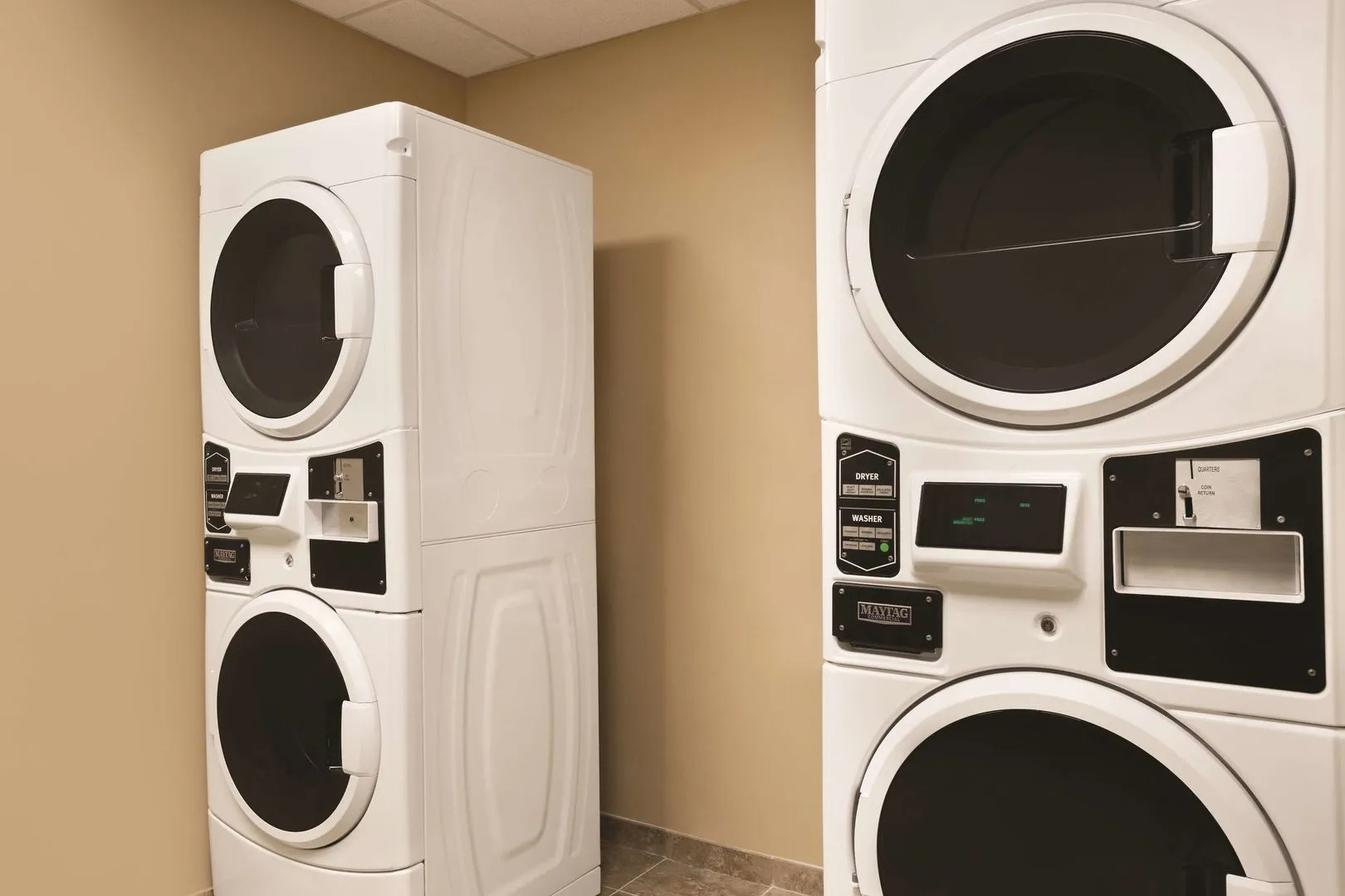 Glacier International Lodge