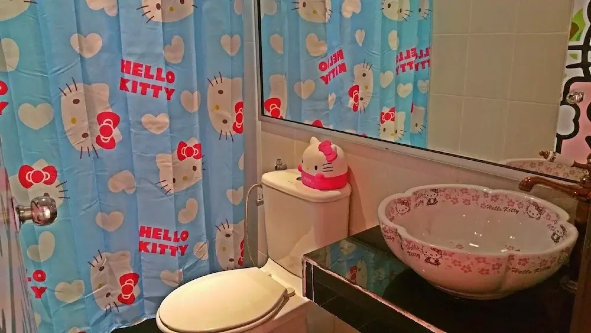 Hello Kitty Signature Suite