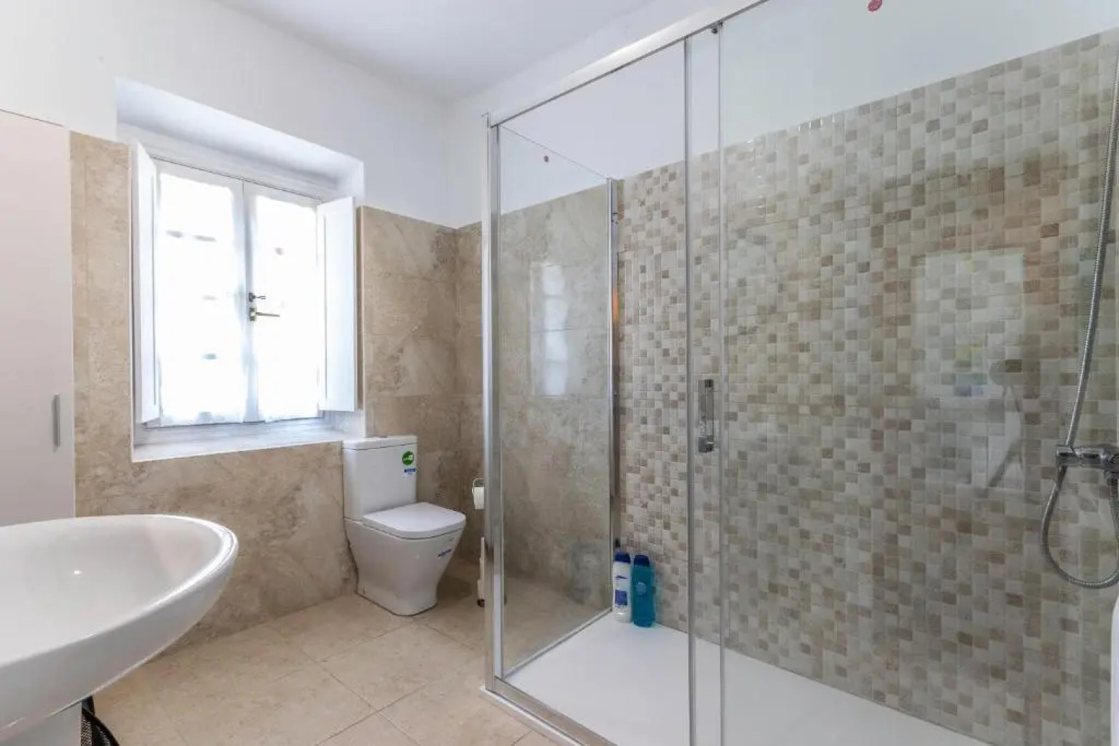 Antigua casa de escritor junto a la playa