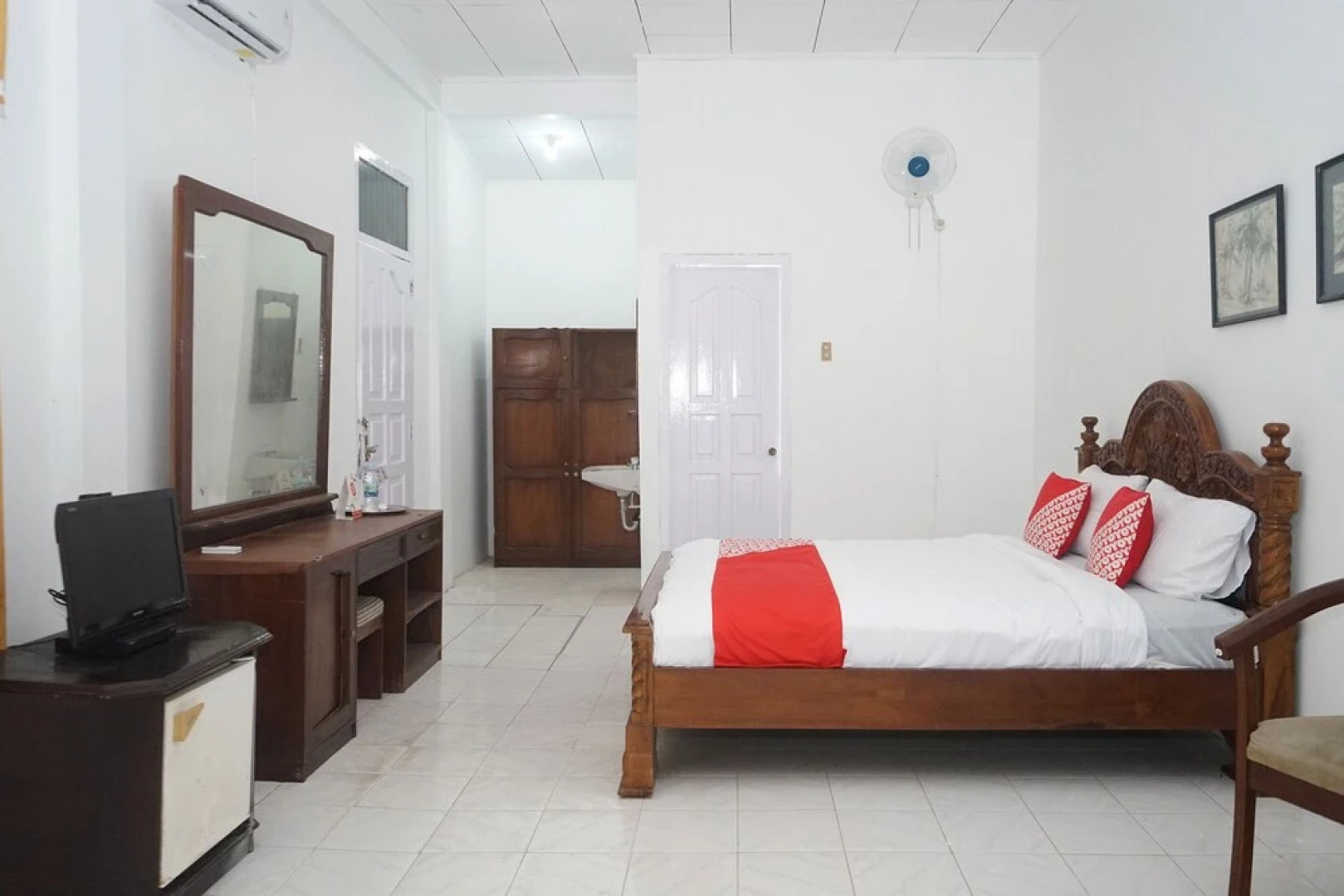 Pelangi Hotel by OYO Rooms