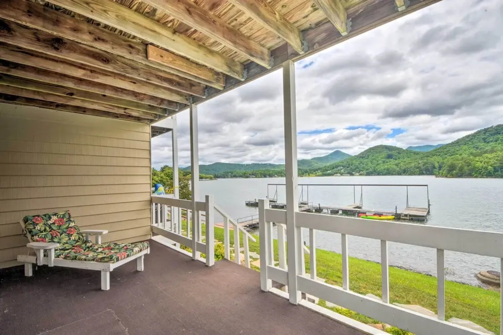 Townhome w/ Fire Pit & Boat Dock: Pets Welcome!