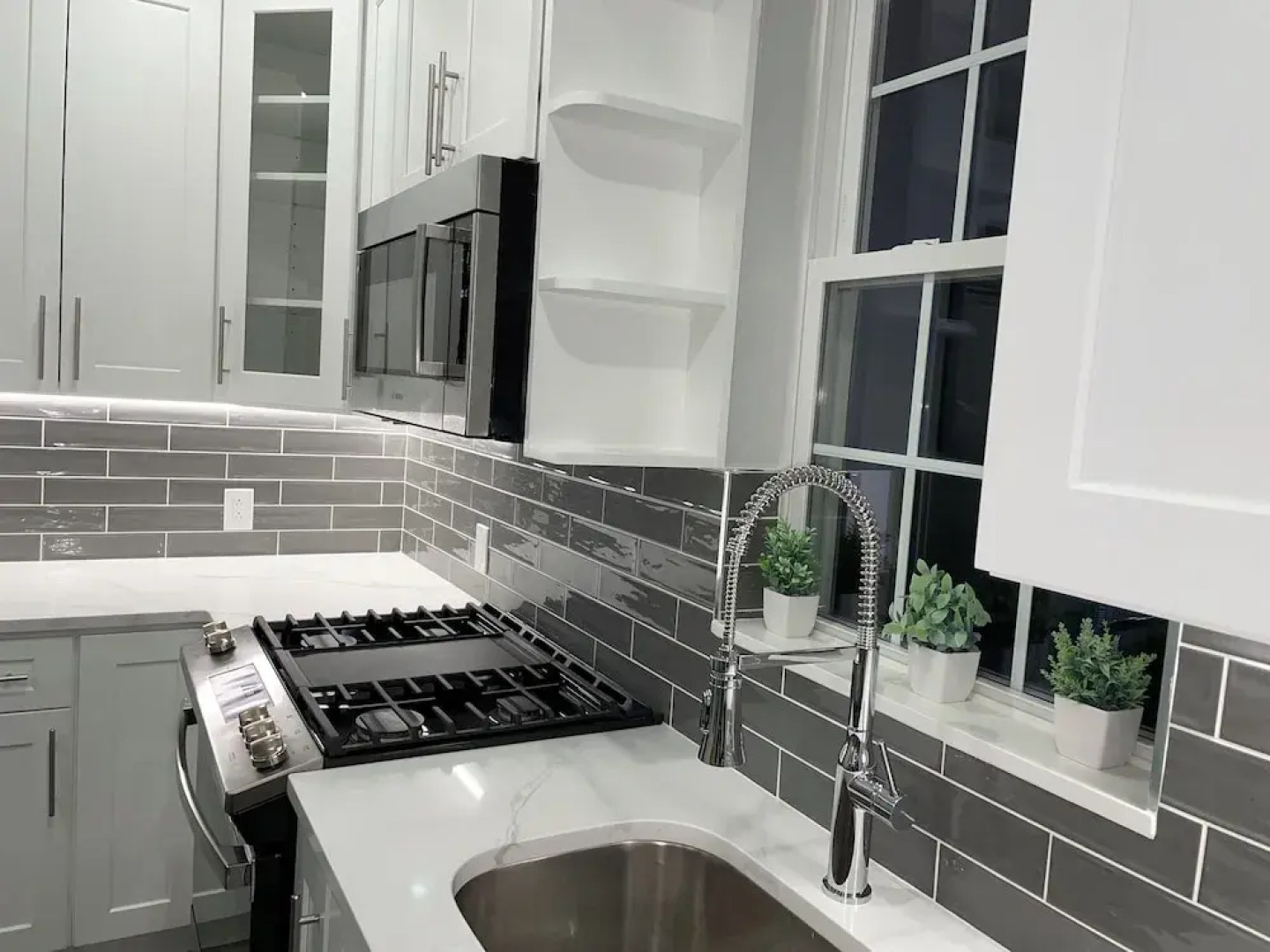 Prime Luxury with Balcony Wood Fireplace