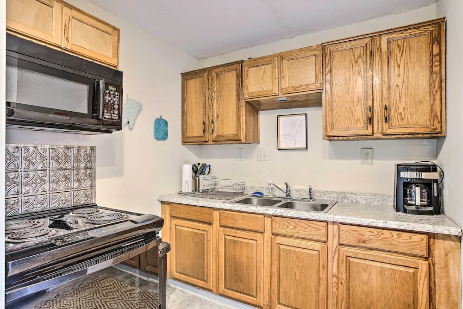 Walk to Coast: Galveston Bay Retreat w/ Grill