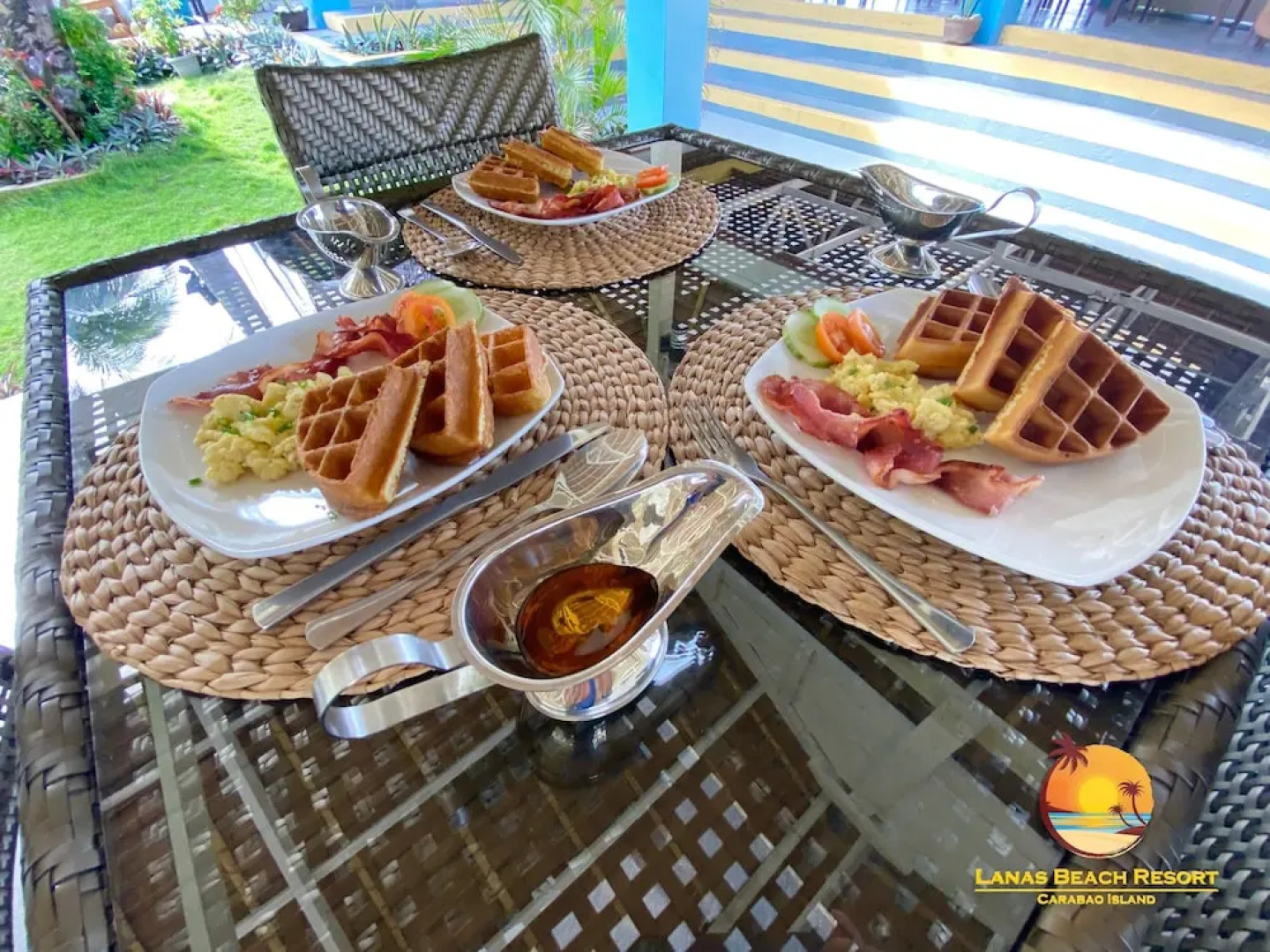 Lanas Beach Resort - Carabao Island