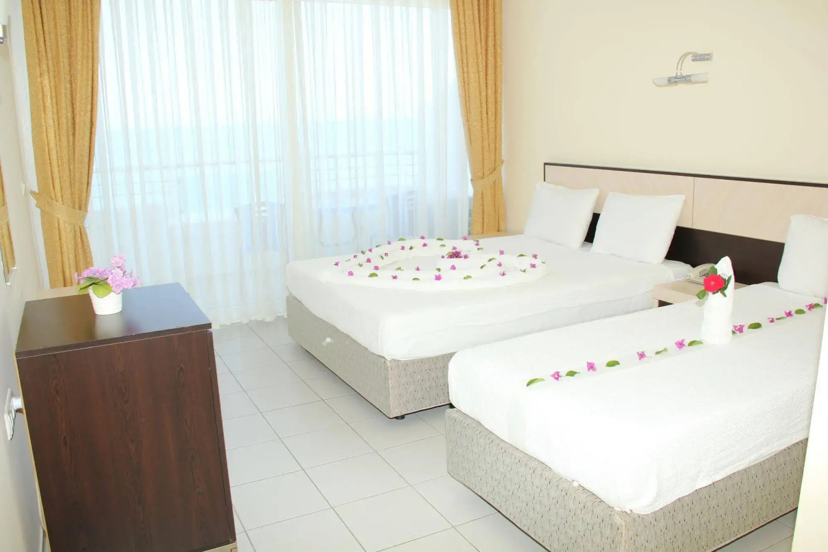 Side Beach Club Hotel