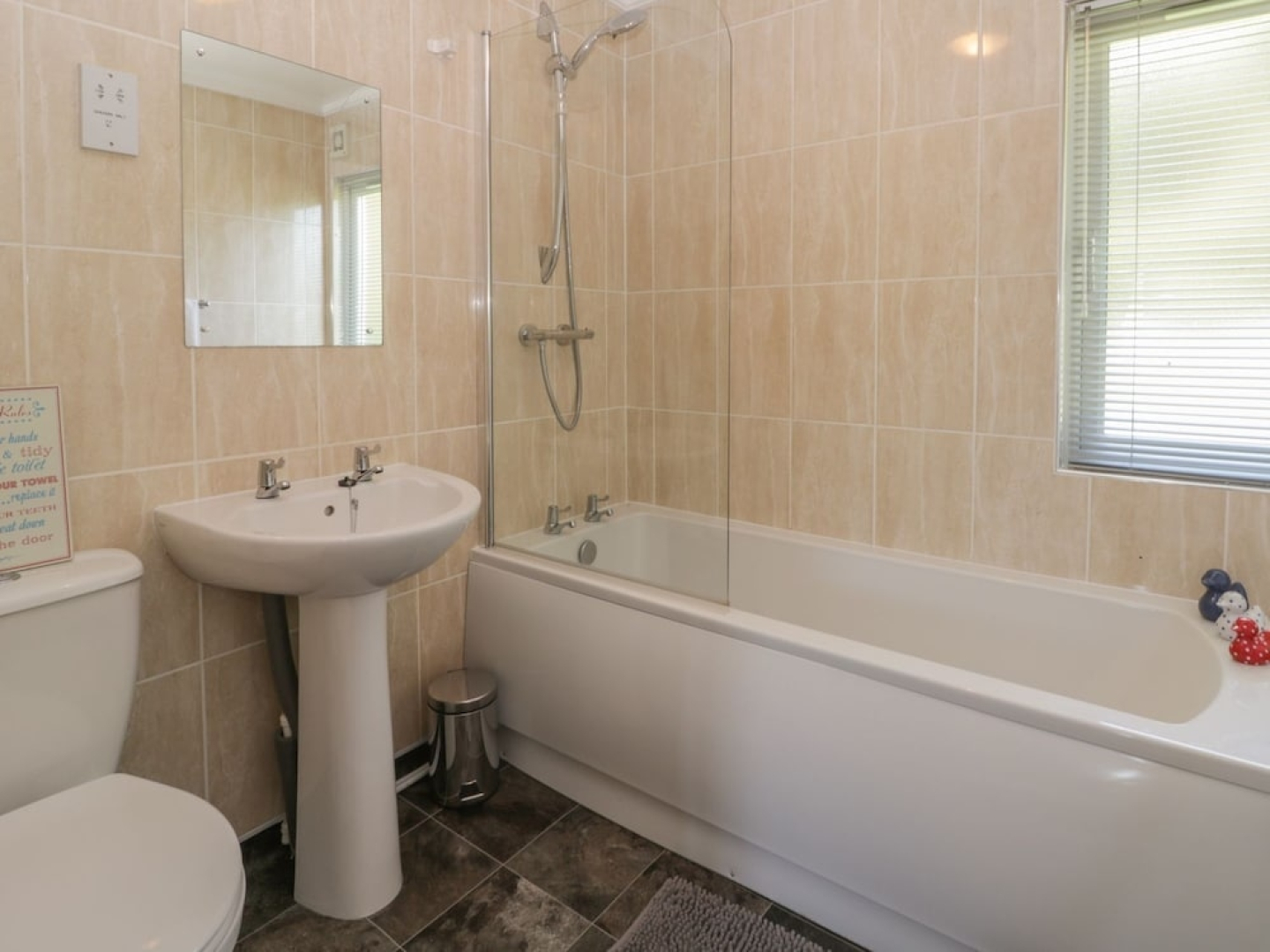 Impeccable 3-Bed Lodge At Cayton Bay Holiday Park