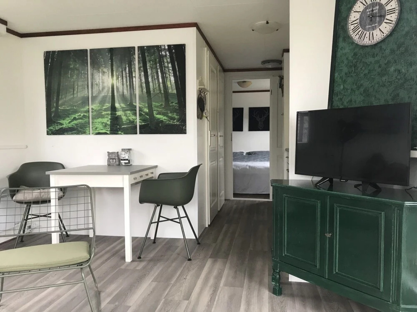 Nicely Furnished Chalet with Oven near Wadden Sea