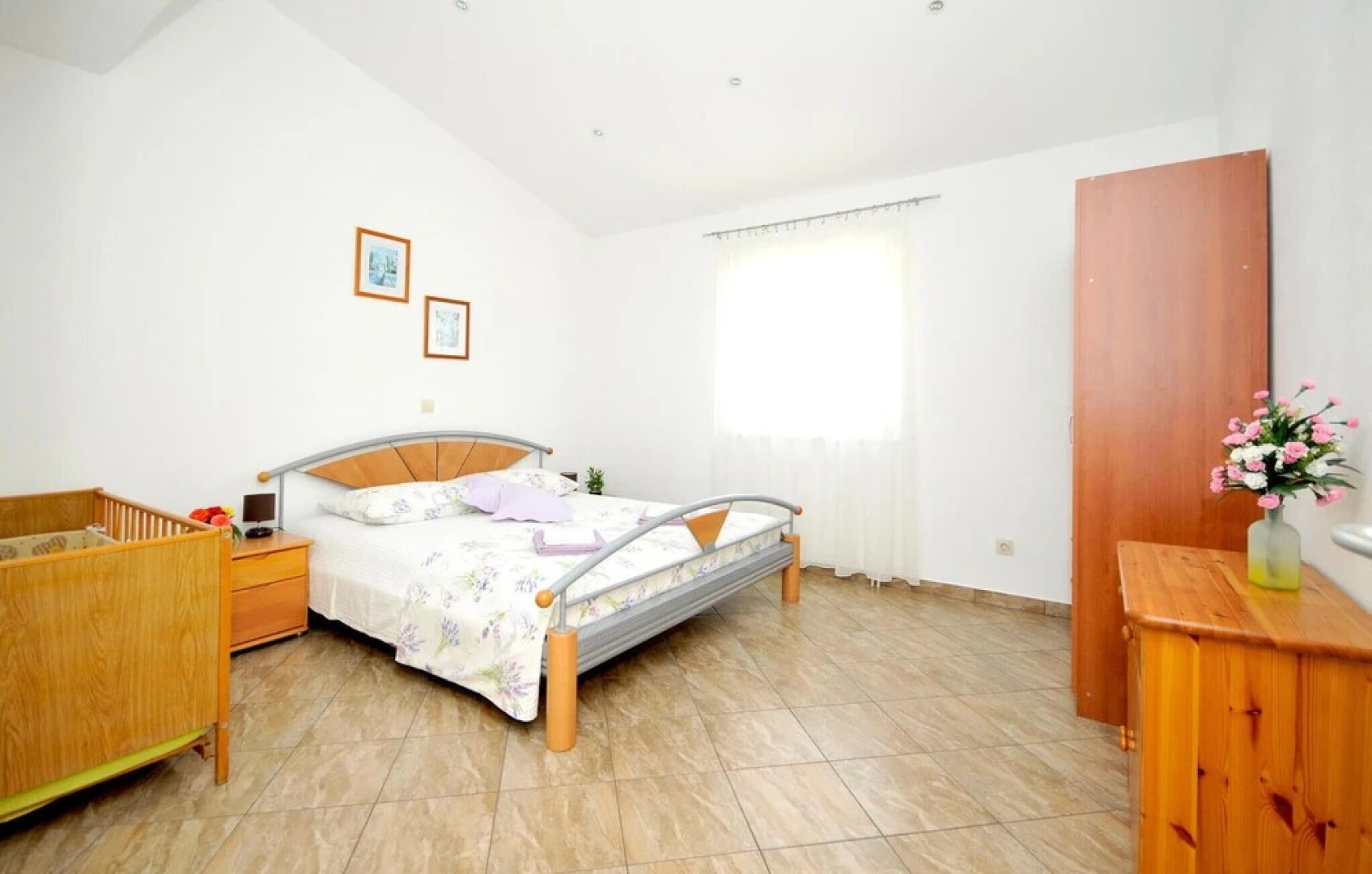 Beautiful Home in Kastel Stafilic With Wifi and 4 Bedrooms