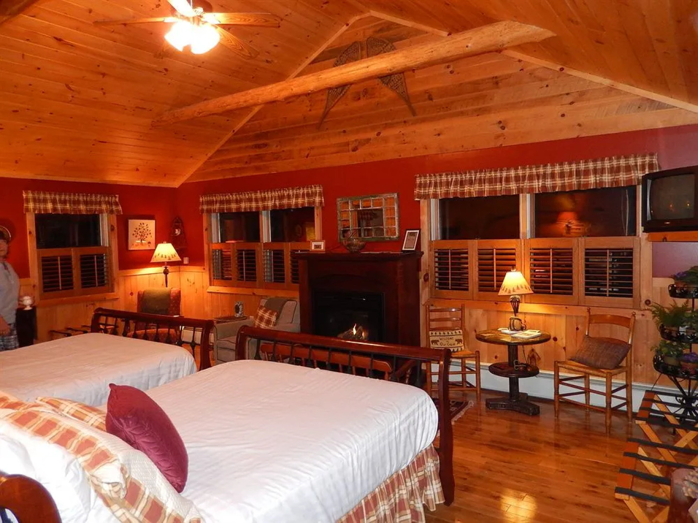 Kiwassa Lake Bed & Breakfast