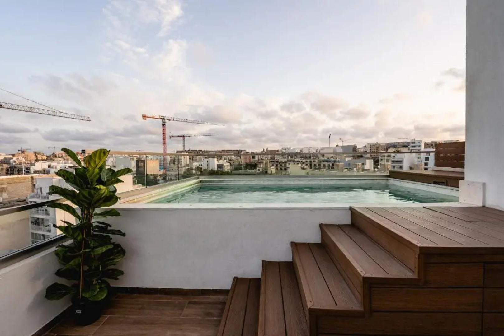 Luxurious Penthouse with Private POOL, WIFI & AC by 360 Estates