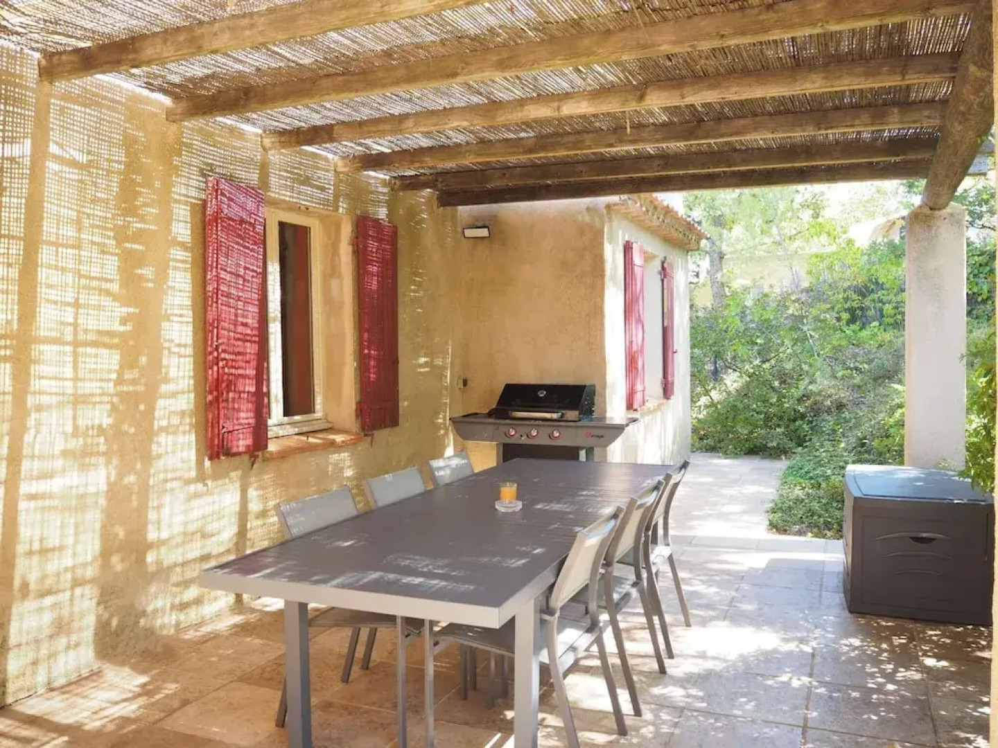 Nice Holiday Home With Private Pool in the Luberon Park, Grambois