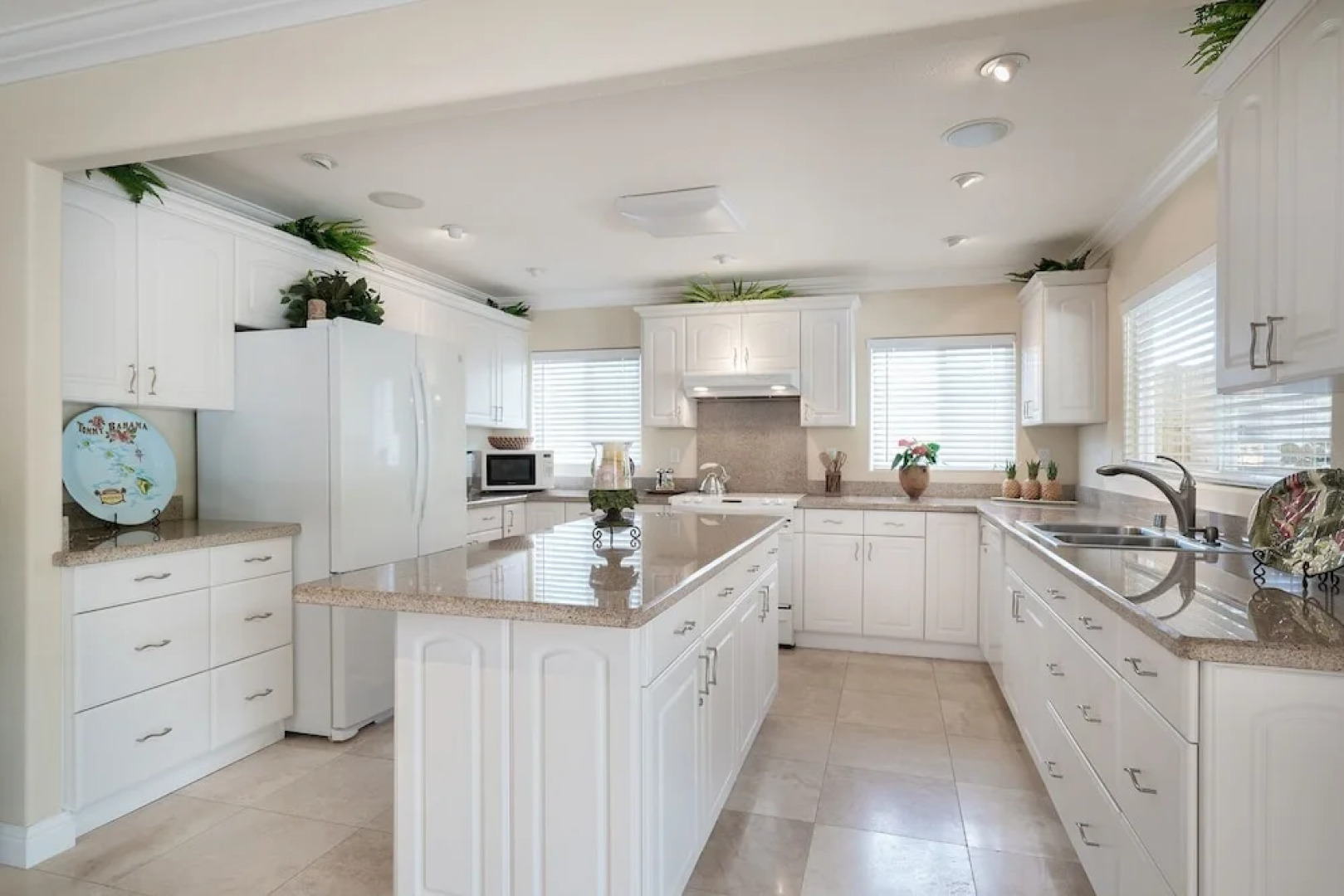 Kailua Beachside 4 Bedroom Home by RedAwning