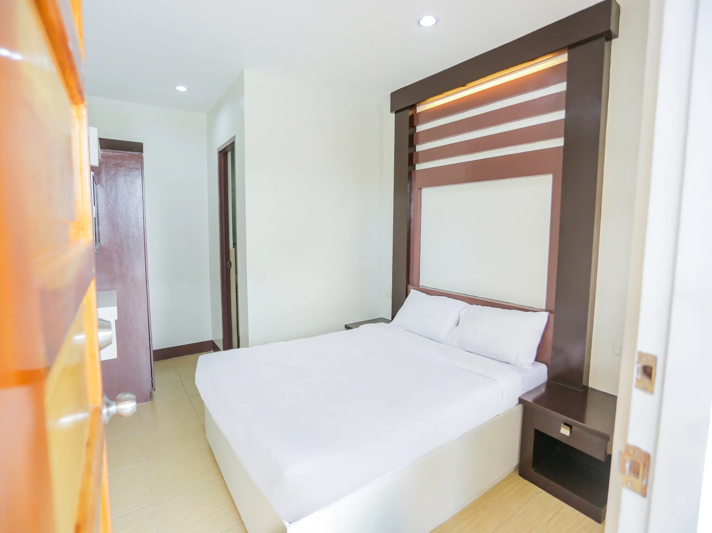 Jrja Suites by OYO Rooms