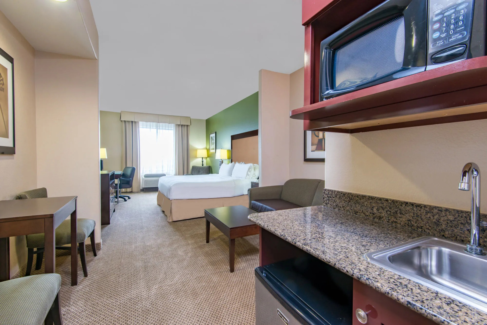 Holiday Inn Express & Suites Phoenix - Glendale Sports Dist by IHG