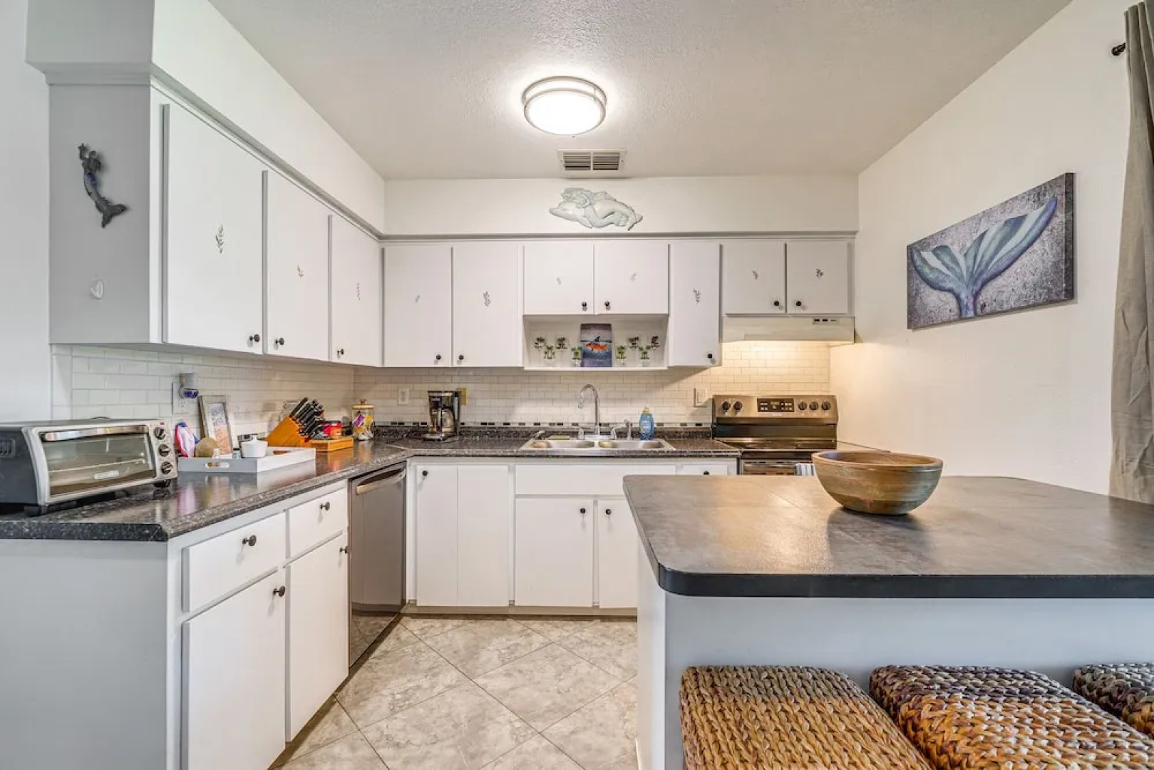 Spring Hill Home - 3 Mi to Weeki Wachee Springs!