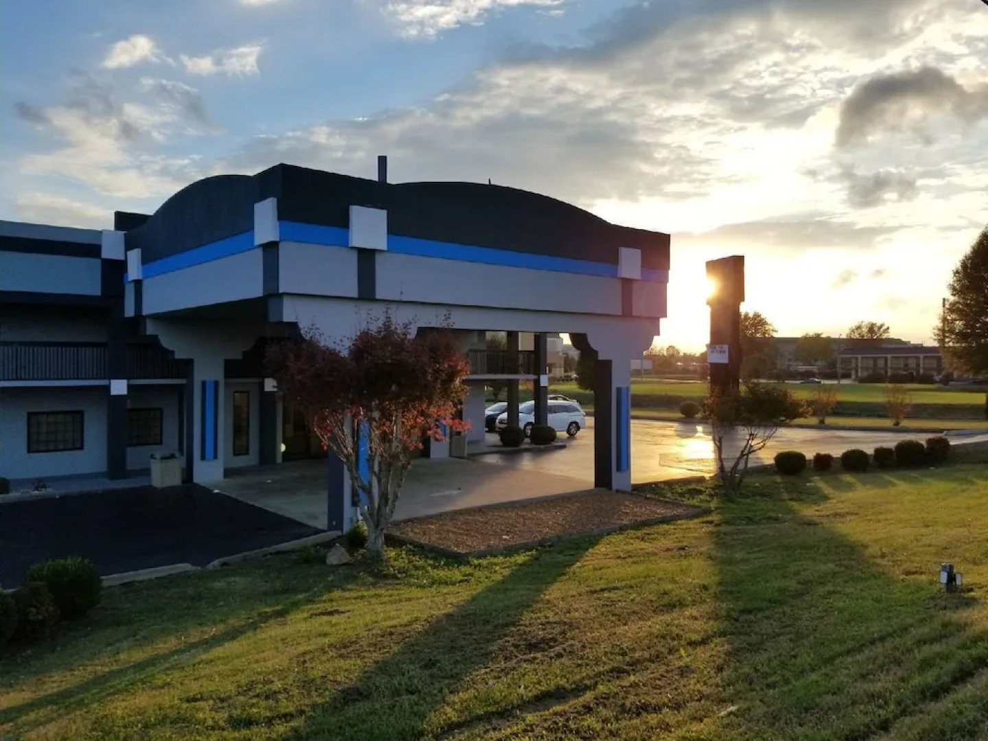 Gateway Inn and Suites