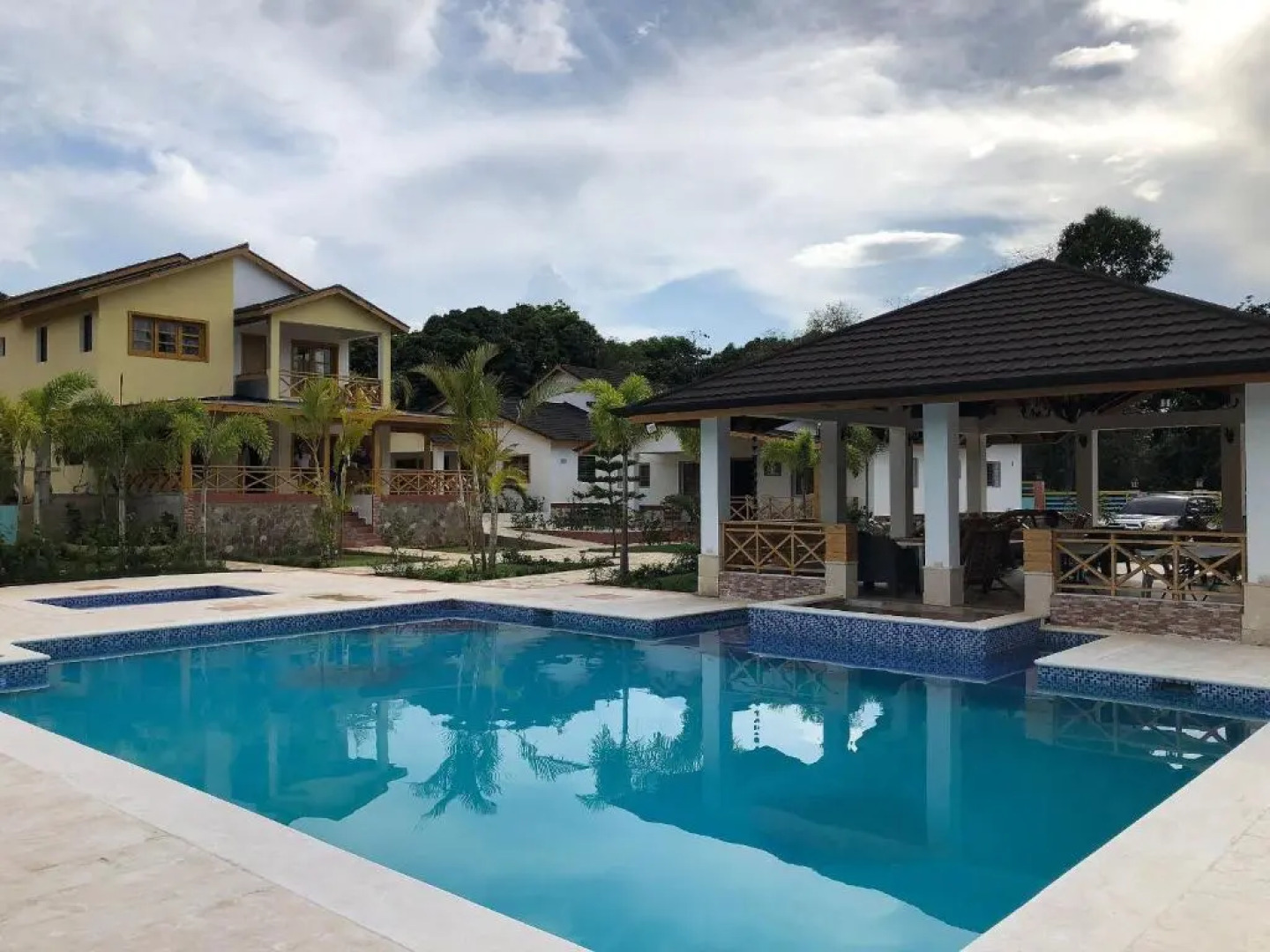 Villa de Colores By Hospedify- 3 villas para 36 personas con Piscina, Cancha, Jacuzzi, y Gazebo