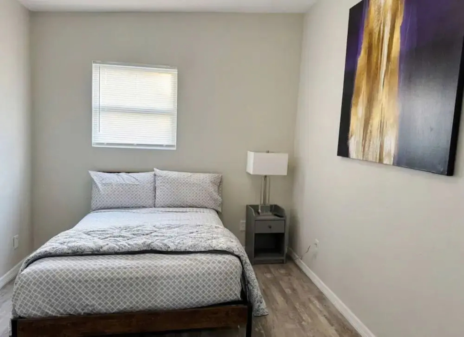 Fresh Renovated Pool Home w 5 Bedrooms Near Beach