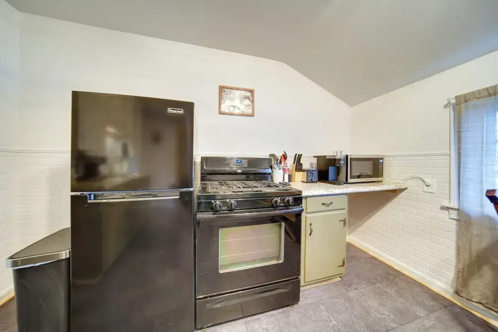 Central Meadville Apartment - Walk to Downtown!