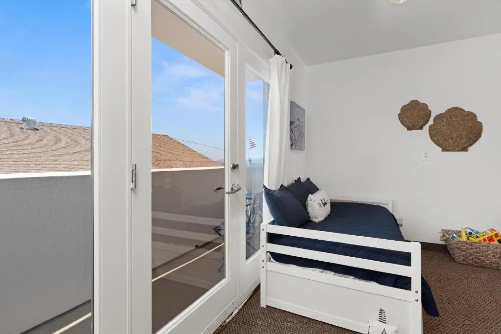 Beach House Inn & Suites