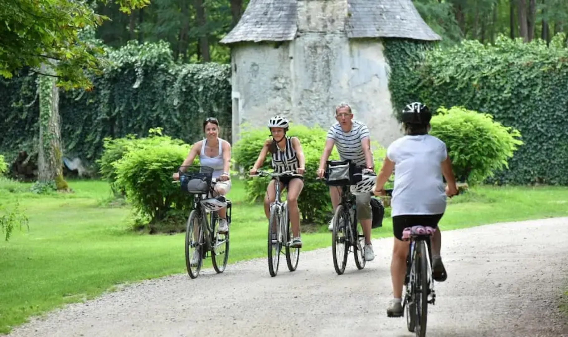 Bungalow With 3 Bedrooms in Onzain, With Shared Pool and Furnished Terrace