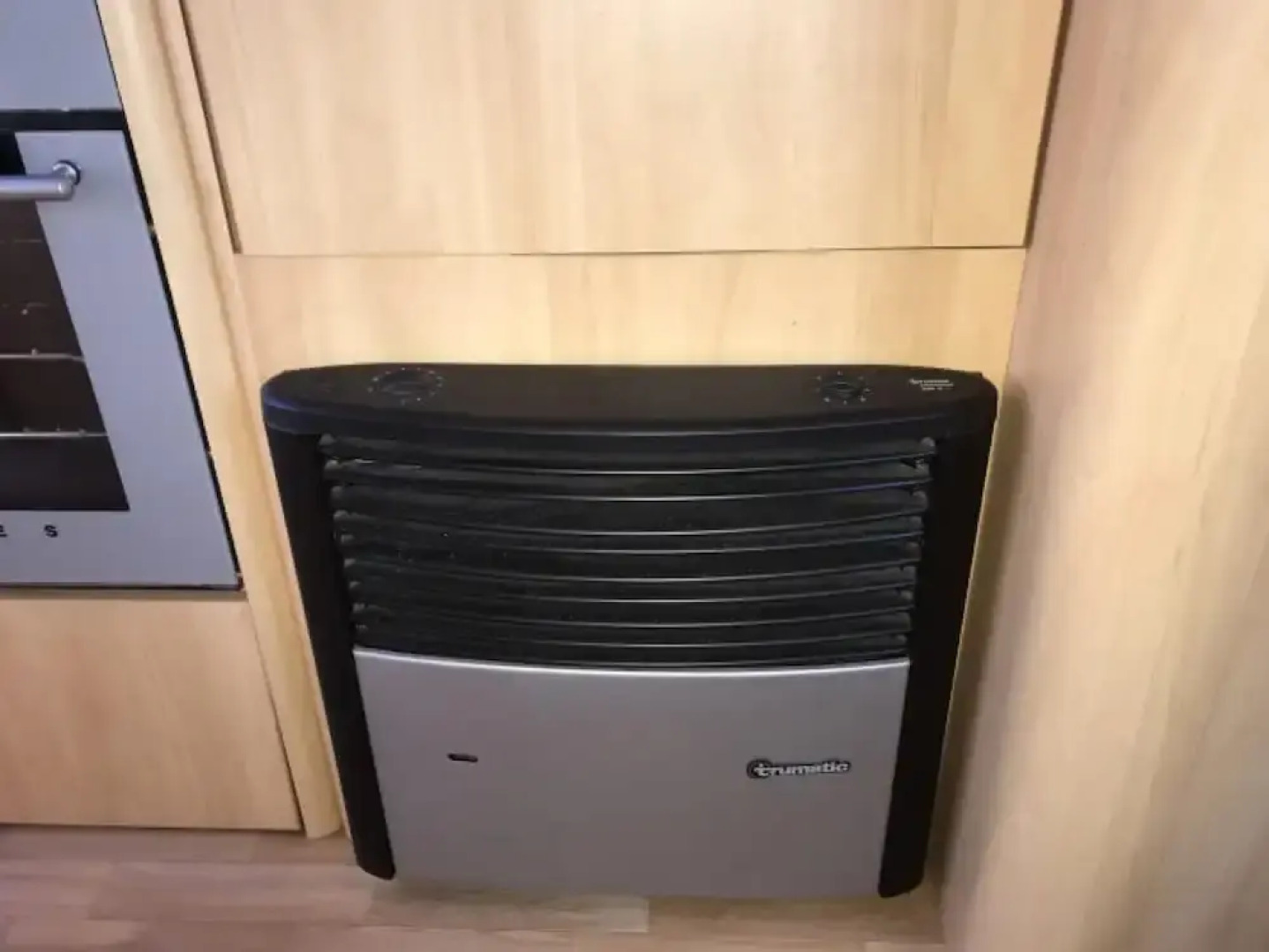 Stayzo Quiet Countryside Setting - Caravan View With Free Wi-fi in the Chiltern Hills