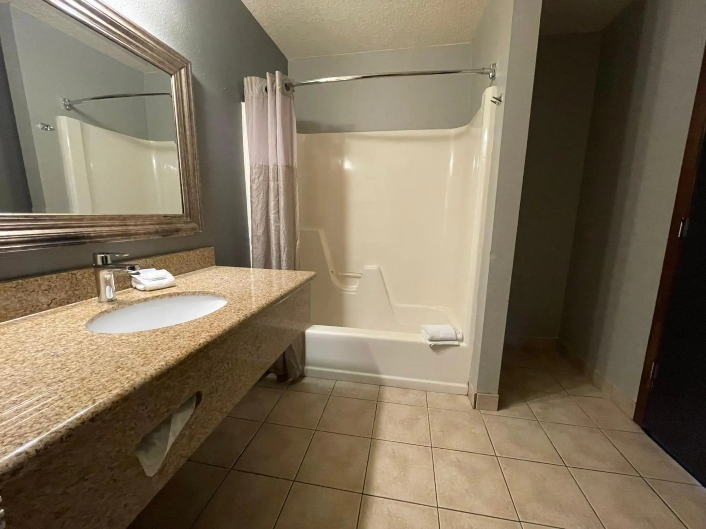Sunnyside Inn & Suites