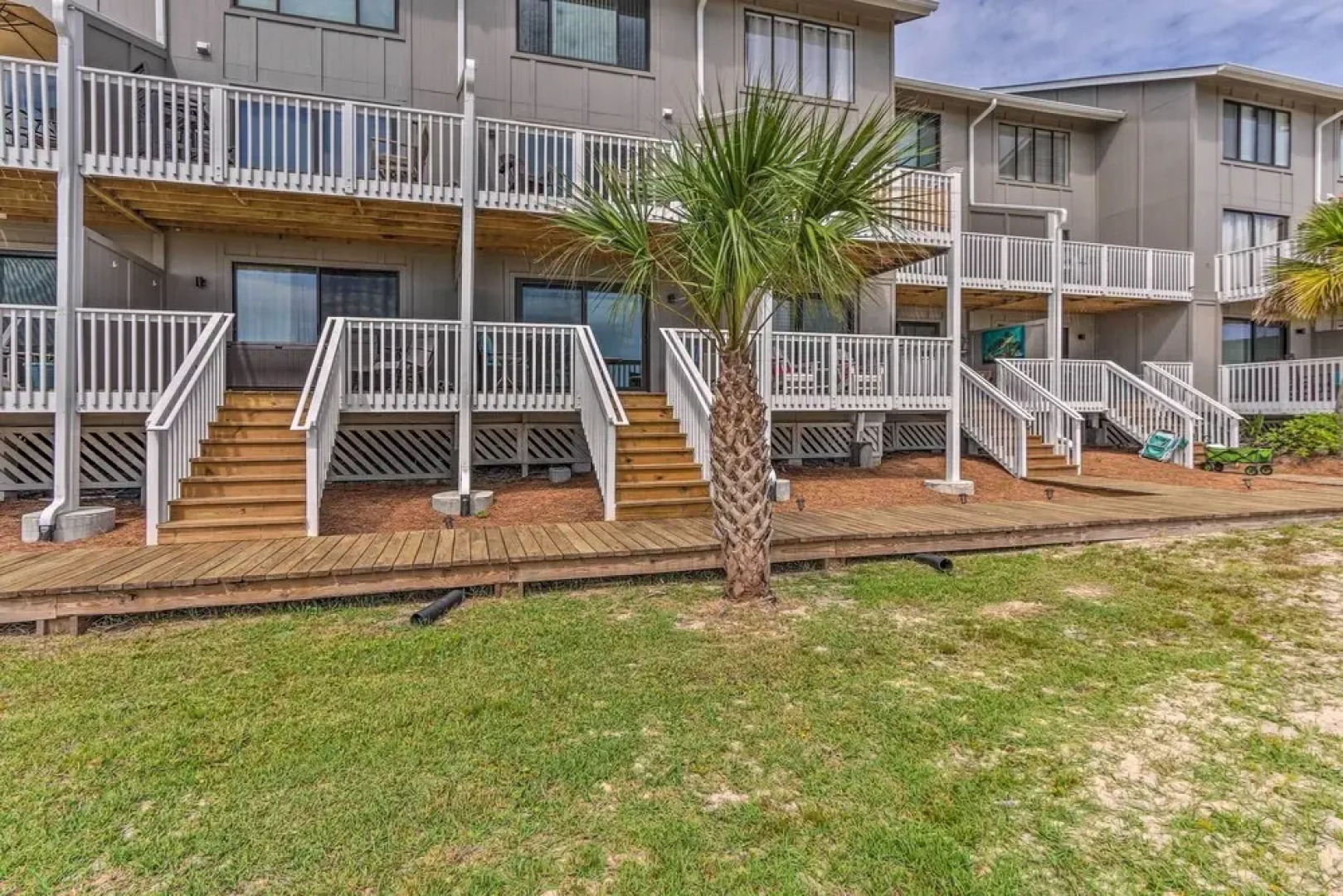 Harbor Island Beach Retreat - Steps to Ocean!